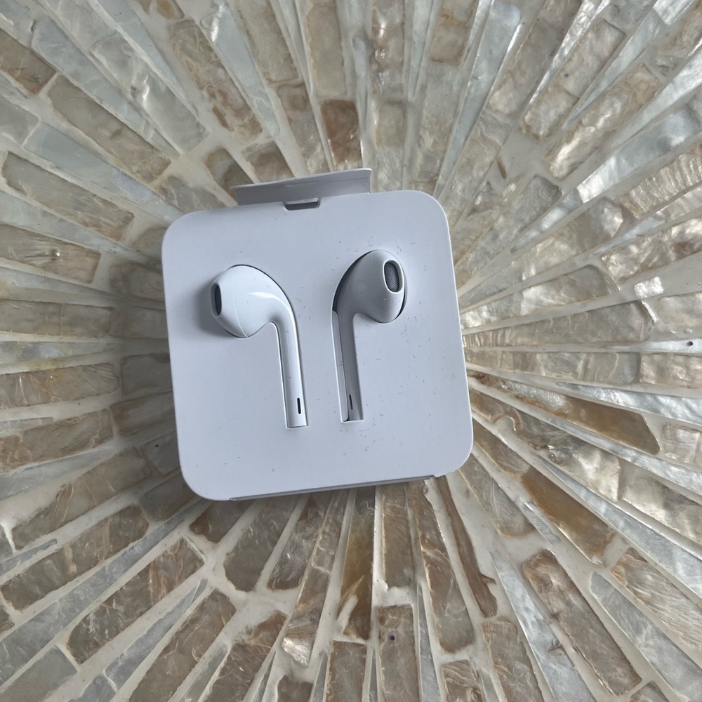 Apple Headphones White Earbuds
